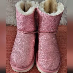 Ugg Bailey Bow size 9